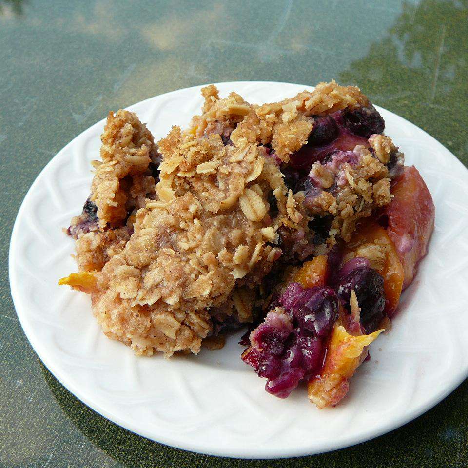 Receta Crumble de arándanos y melocotón