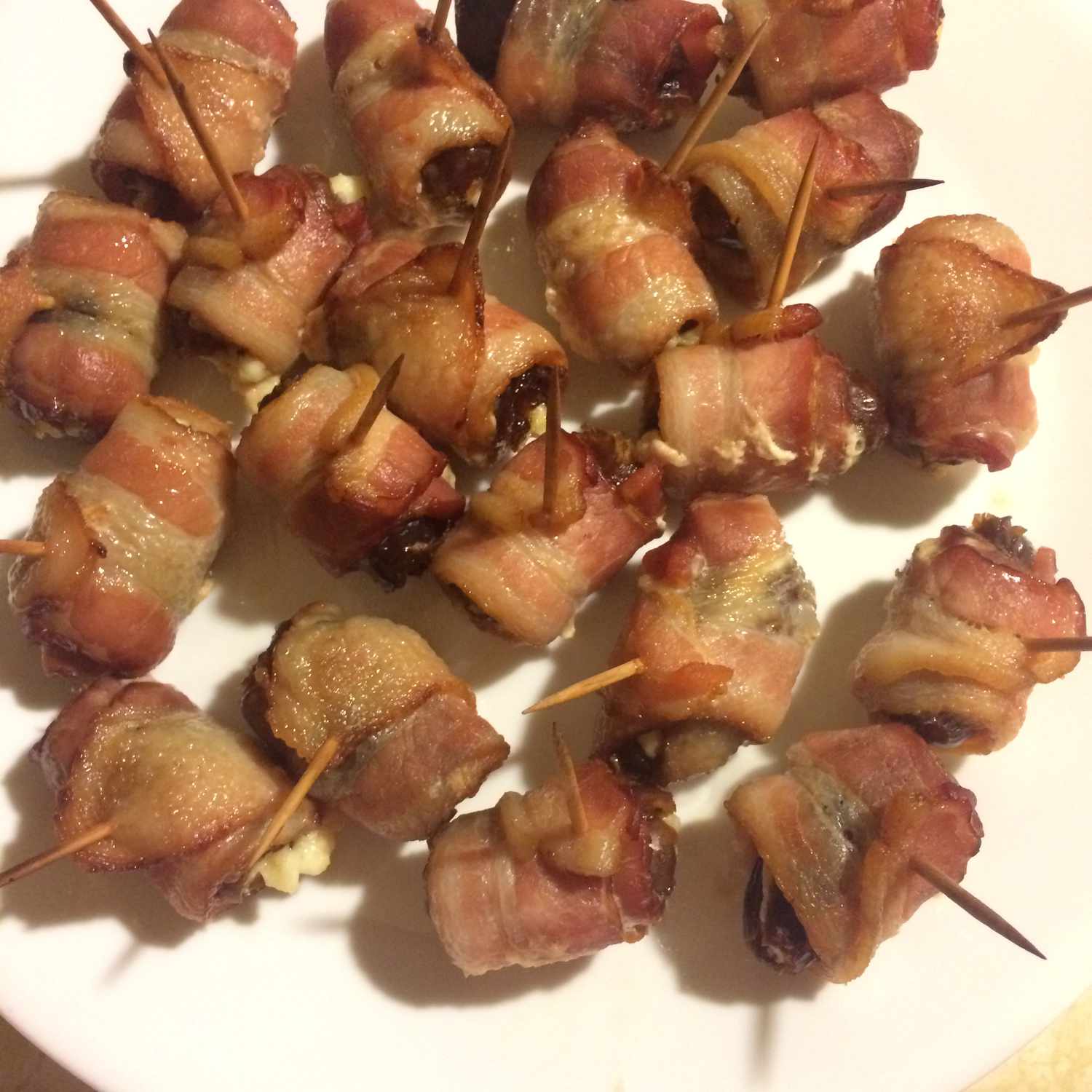 Receta Dátiles envueltos en tocino Receta Dátiles envueltos en tocino