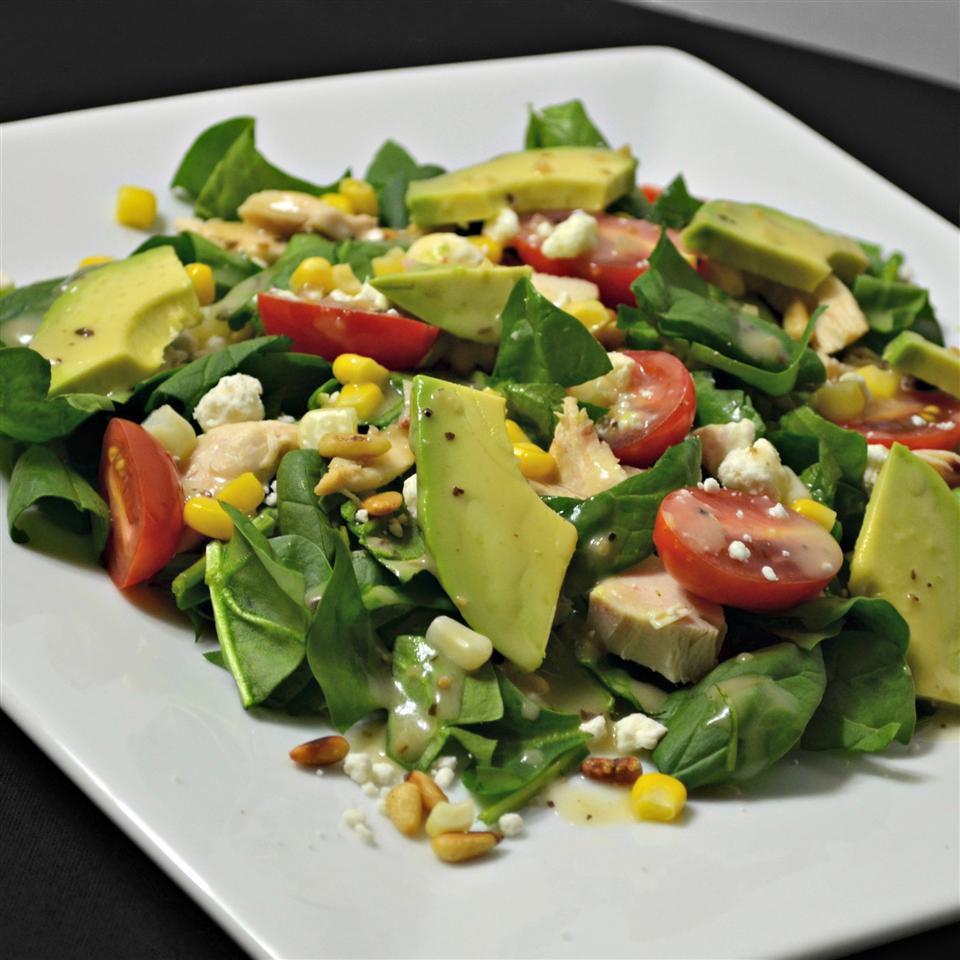 Receta Ensalada de espinacas con pollo, aguacate y queso de cabra. Receta Ensalada de espinacas con pollo