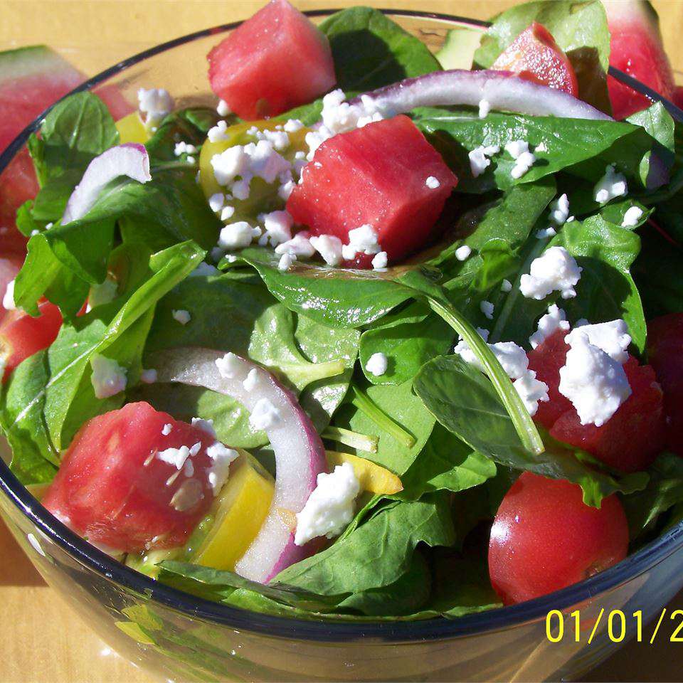 Receta Ensalada de sandía y queso feta con rúcula y espinacas Receta Ensalada de sandía y queso feta con rúcula y espinacas