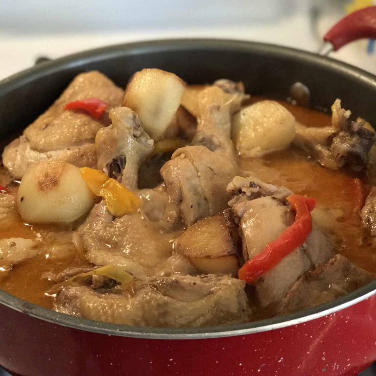 Receta Ginataang Manok (pollo cocido en leche de coco)