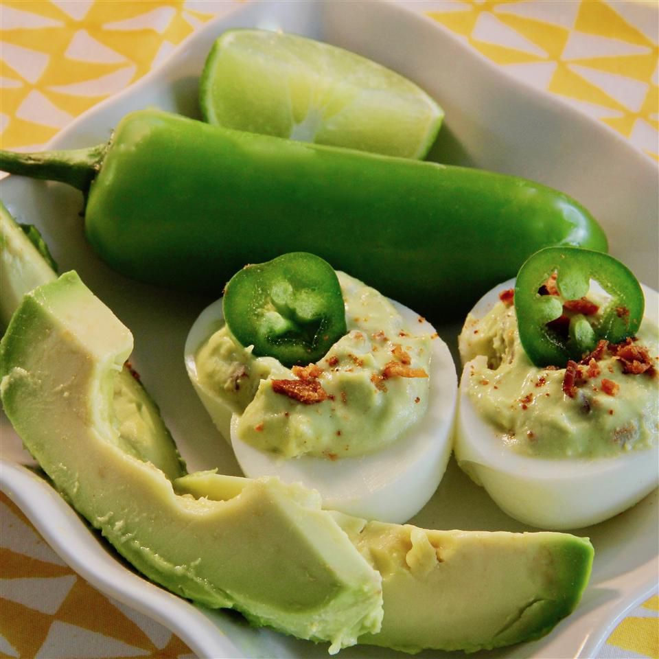 Receta Huevos rellenos de aguacate