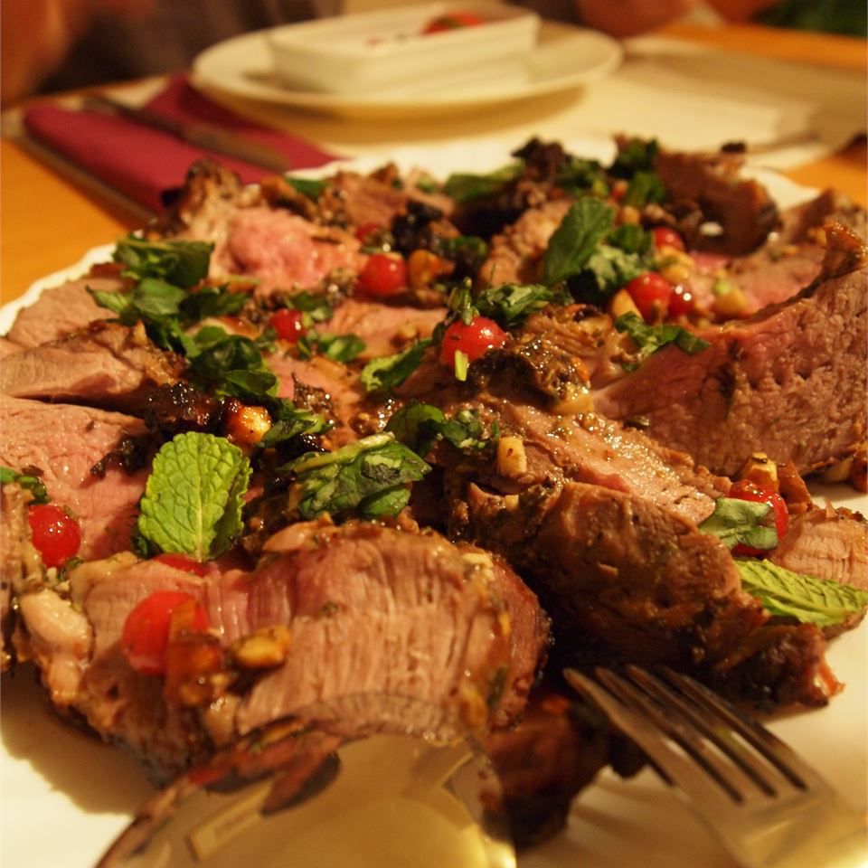 Receta Pierna de cordero rellena con salsa balsámica de higos y albahaca