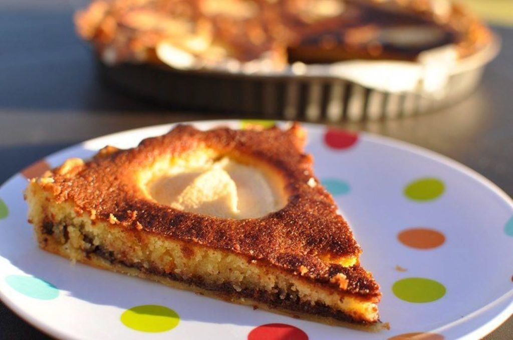 Receta Tarta francesa de hojaldre con peras y chocolate.