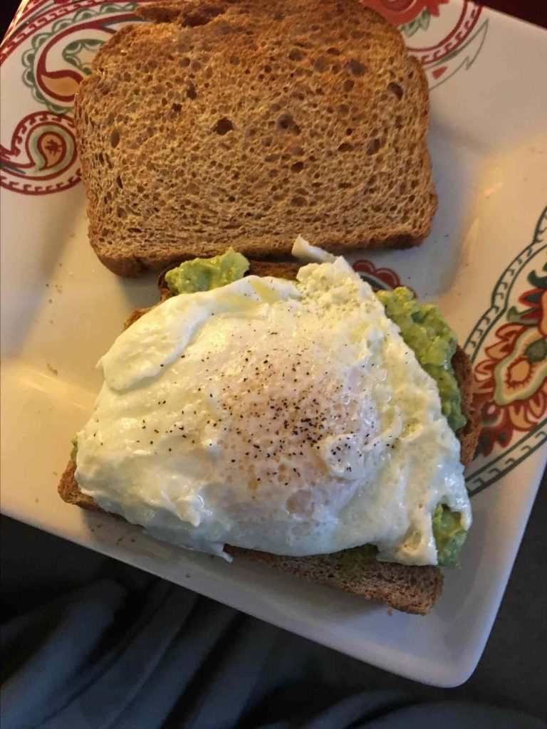 Receta Tostada de aguacate con huevo